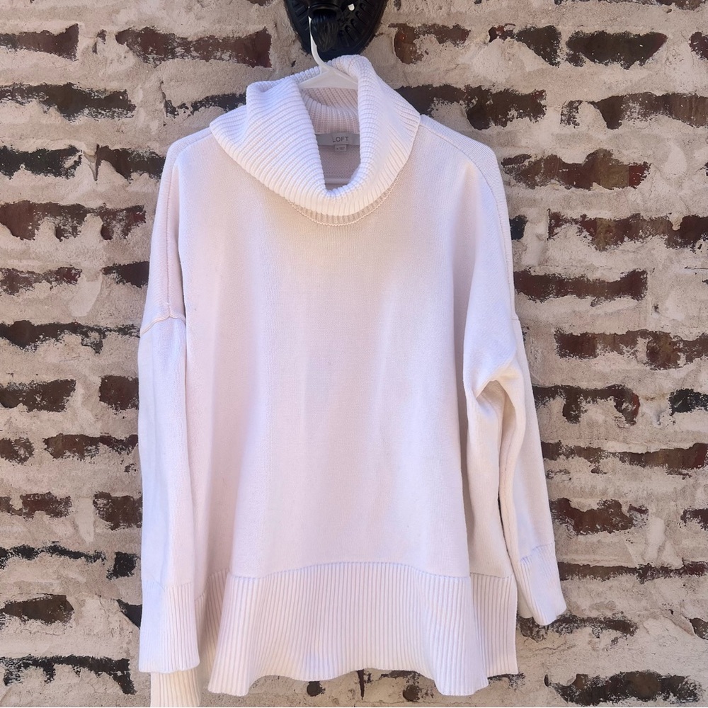 LOFT Cozy Cream Turtleneck Sweater. Size M
